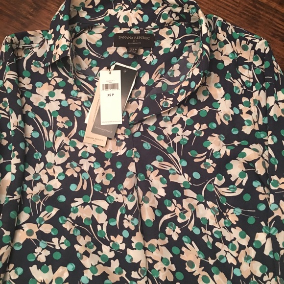 NEW! Banana Republic Floral Blouse - Picture 2 of 4